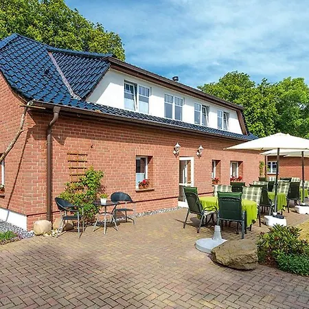 Holiday home Gaestehaus Gruppenunterkunft Gruppenferienhaus Ruegen -bodden- Fuer Bis Zu 17 Gaeste Und 7 Sz