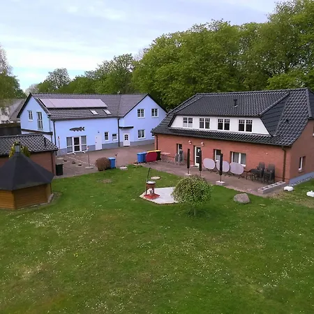 Gaestehaus Gruppenunterkunft Gruppenferienhaus Ruegen -bodden- Fuer Bis Zu 17 Gaeste Und 7 Sz Holiday home