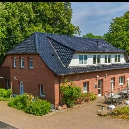 Gaestehaus Gruppenunterkunft Gruppenferienhaus Ruegen -bodden- Fuer Bis Zu 17 Gaeste Und 7 Sz Holiday home Schaprode