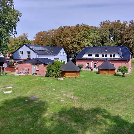 Gaestehaus Gruppenunterkunft Gruppenferienhaus Ruegen -bodden- Fuer Bis Zu 17 Gaeste Und 7 Sz *